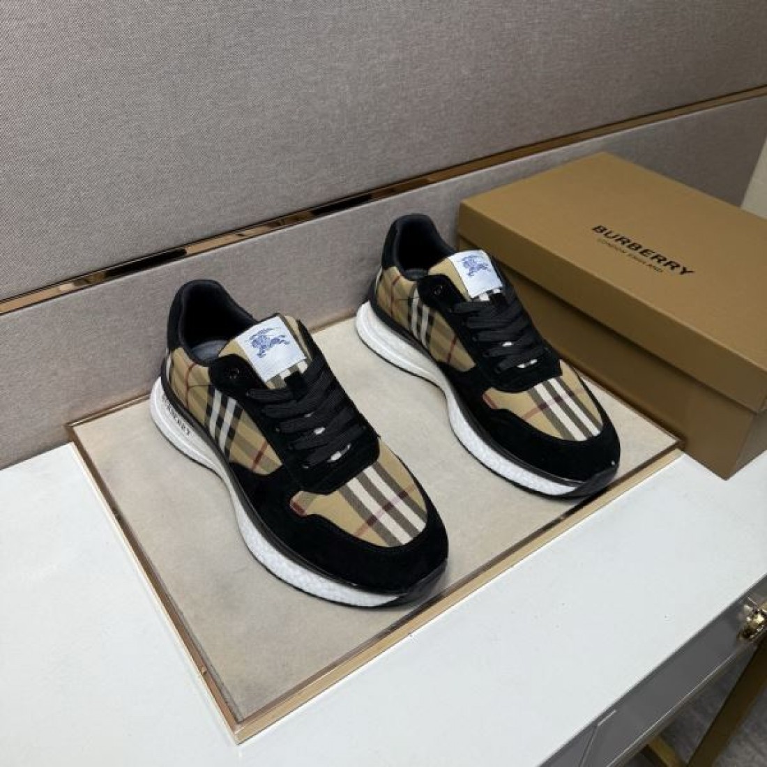 上品 高級感 BURBERRY バーバリー コピー スニーカー 定番 洗練