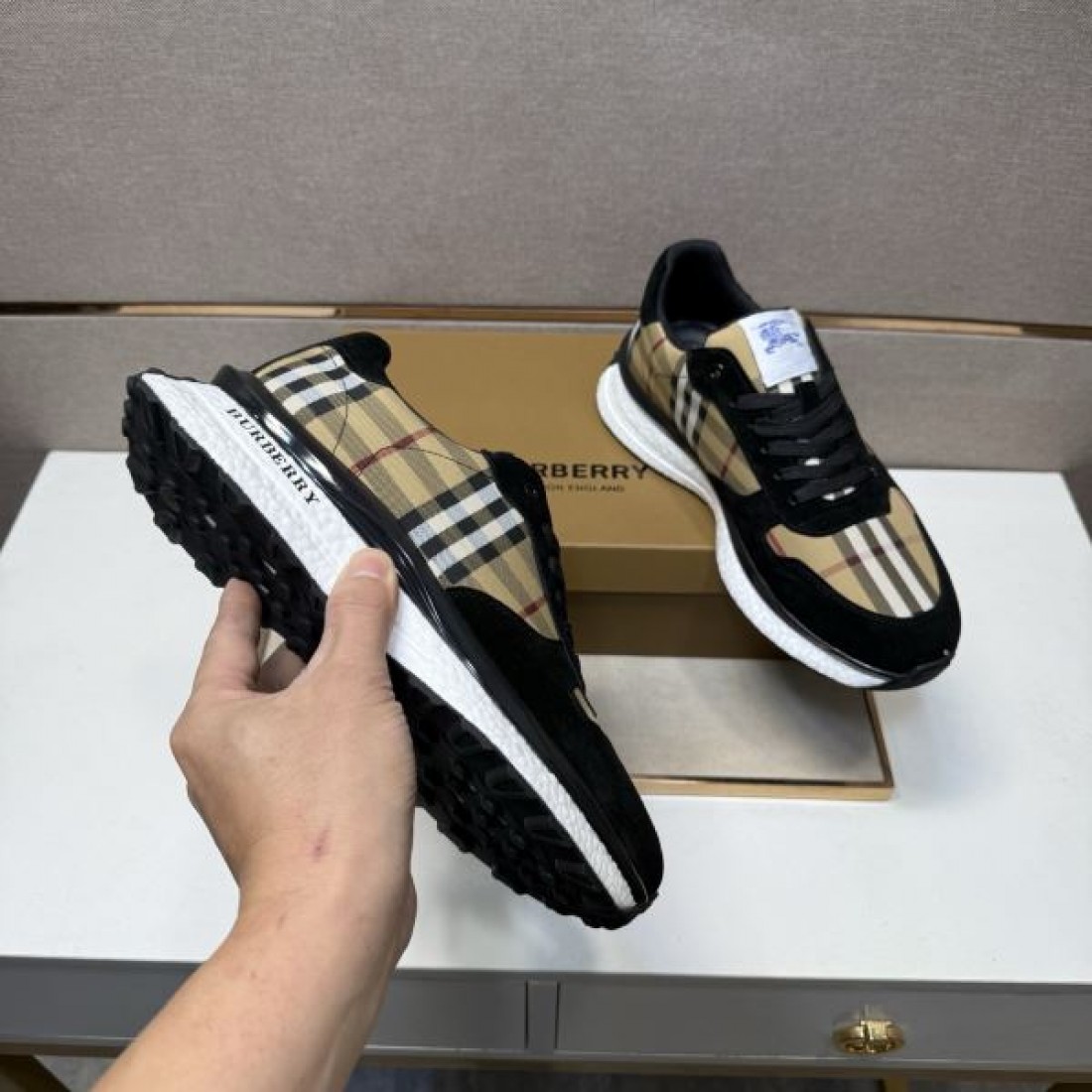 上品 高級感 BURBERRY バーバリー コピー スニーカー 定番 洗練
