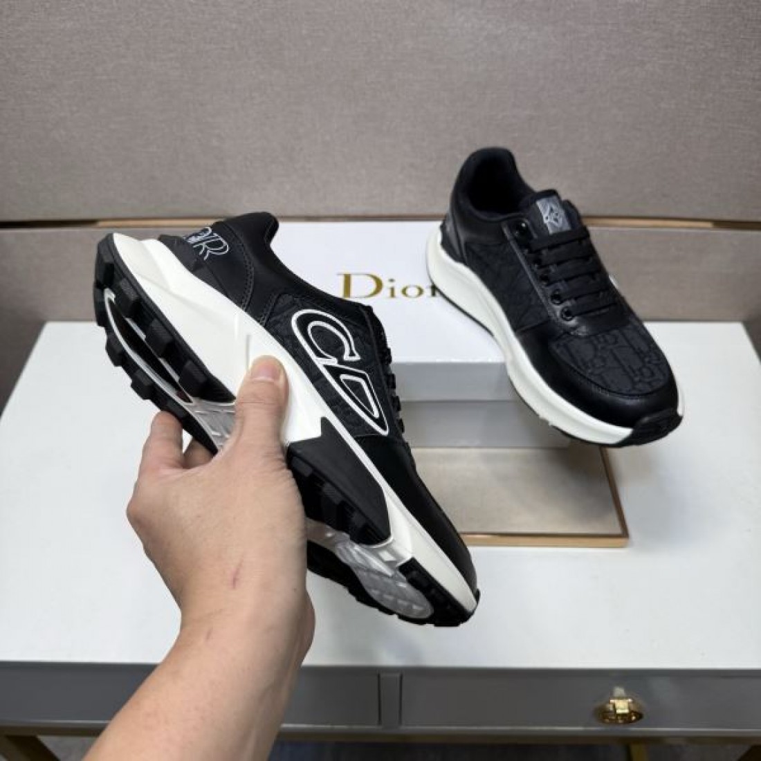 ラグジュアリー 王道 DIOR ディオール コピー スニーカー 存在感 洗練