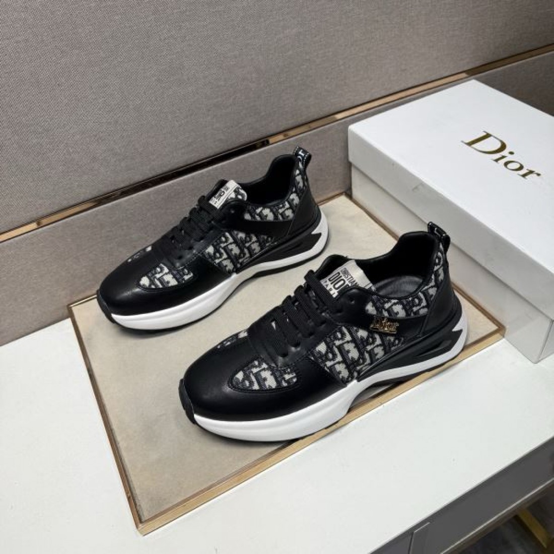 正統派 高品質 DIOR ディオール コピー スニーカー 落ち着き 大人向け