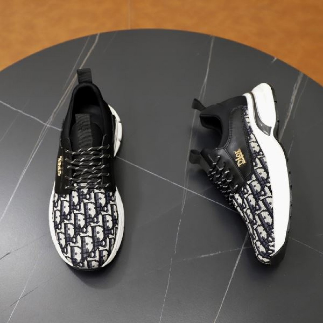 エレガント 高級感 DIOR ディオール コピー スニーカー 洗練 上品