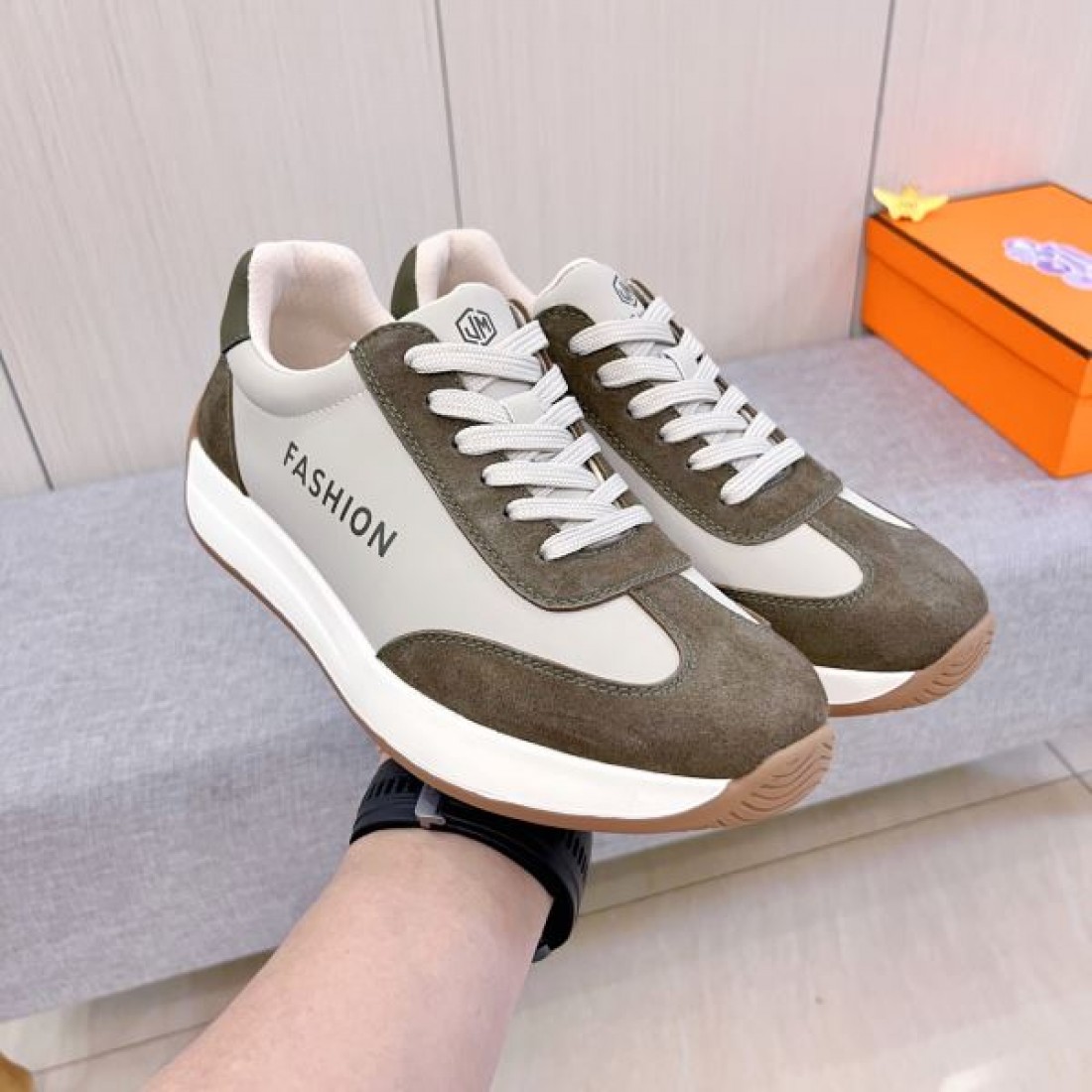 上品 高品質 FERRAGAMO サルヴァトーレ・フェラガモ コピー スニーカー 正統派 洗練