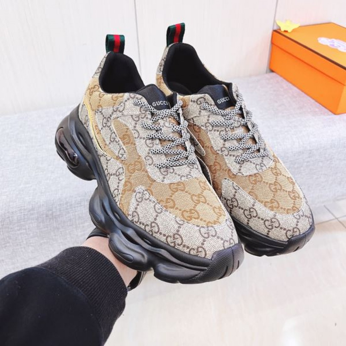 スタイリッシュ 定番 GUCCI グッチ コピー スニーカー 洗練 安定感