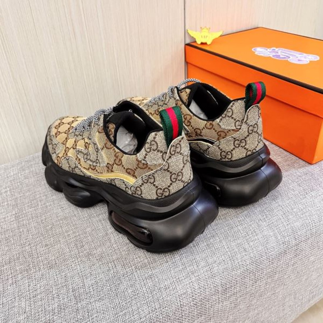 スタイリッシュ 定番 GUCCI グッチ コピー スニーカー 洗練 安定感