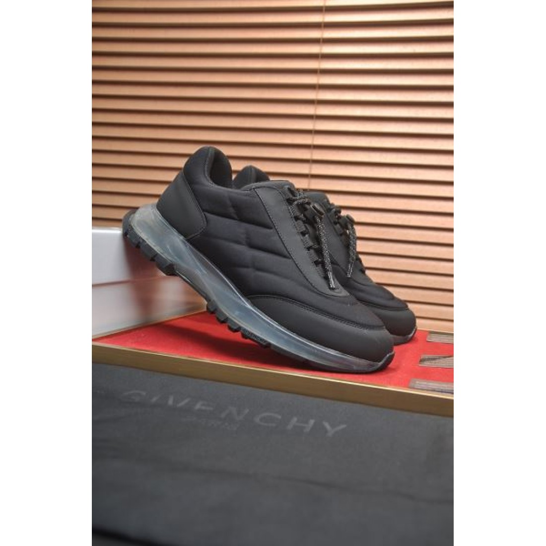  スタイリッシュ 上質 GIVENCHY ジバンシィ コピー スニーカー シャープ 高級感