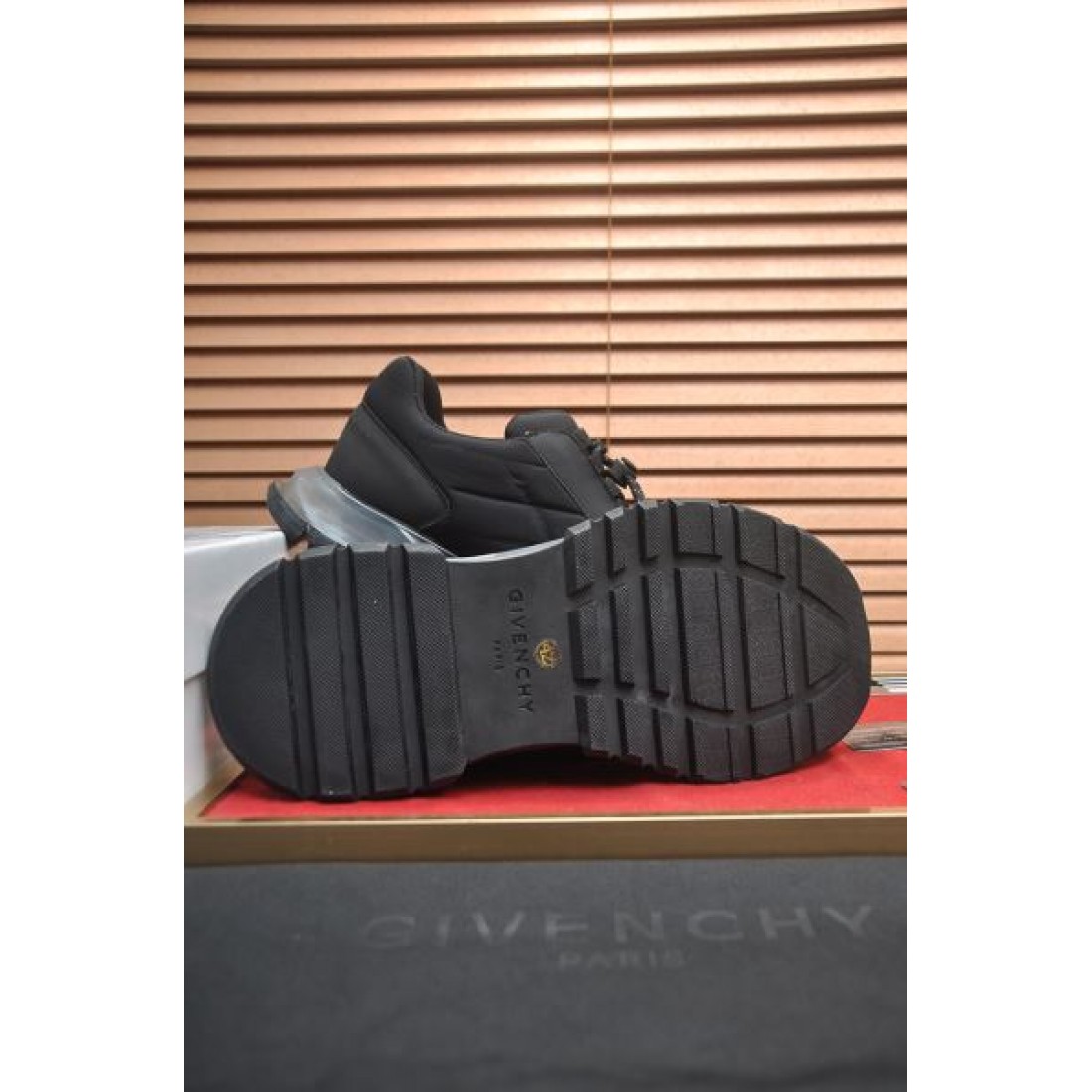  スタイリッシュ 上質 GIVENCHY ジバンシィ コピー スニーカー シャープ 高級感