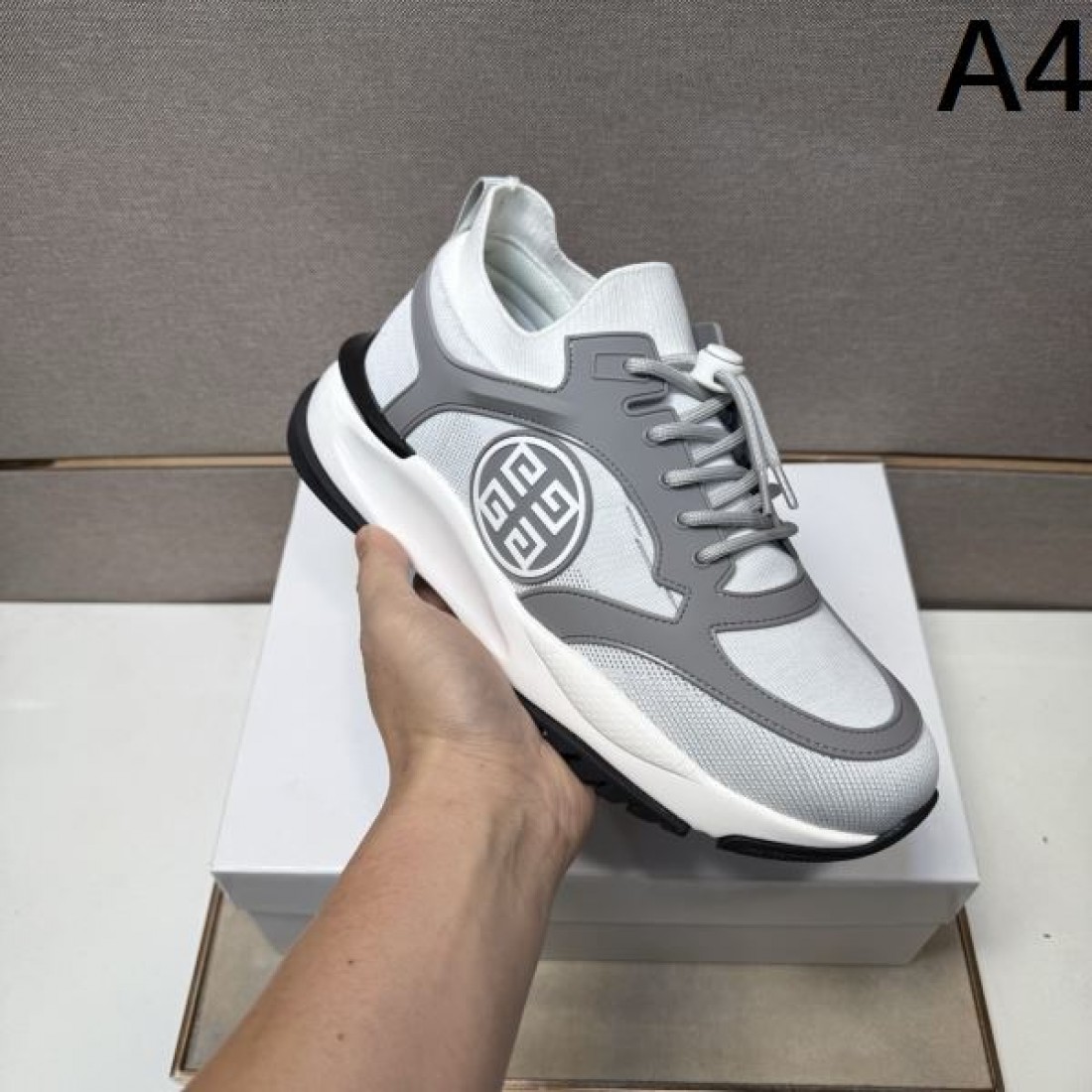 モダン 洗練 GIVENCHY ジバンシィ コピー スニーカー 都会的 上品