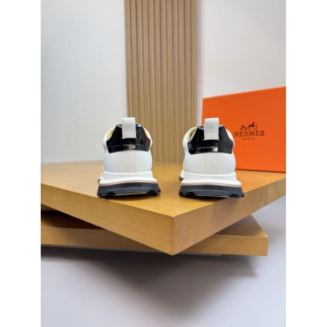 上質 高級感 HERMES エルメス コピー スニーカー 洗練 上品