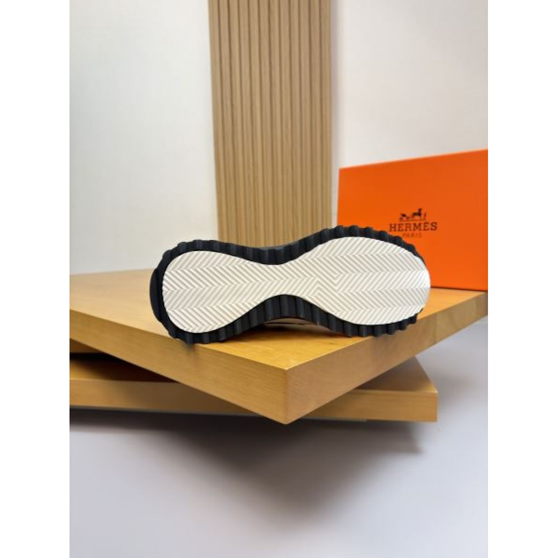 上質 高級感 HERMES エルメス コピー スニーカー 洗練 上品