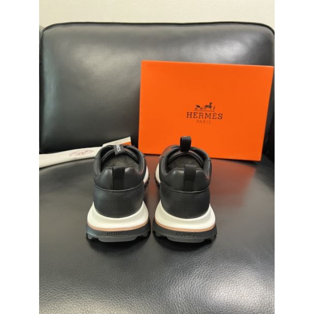 格調高い 定番 HERMES エルメス コピー スニーカー 気品 上品