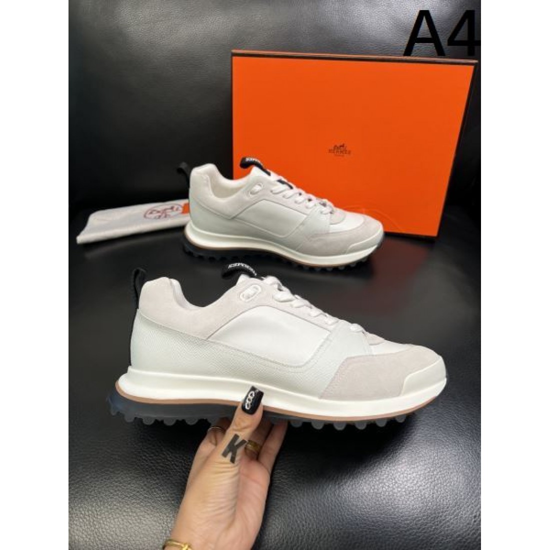  シンプル 上質 HERMES エルメス コピー スニーカー 端正 洗練