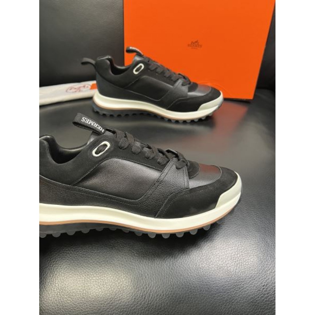  シンプル 上質 HERMES エルメス コピー スニーカー 端正 洗練