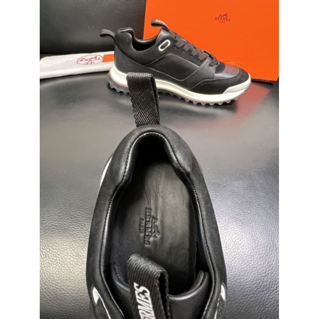  シンプル 上質 HERMES エルメス コピー スニーカー 端正 洗練