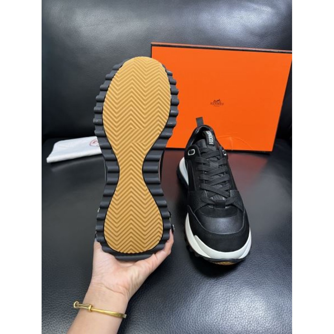  シンプル 上質 HERMES エルメス コピー スニーカー 端正 洗練