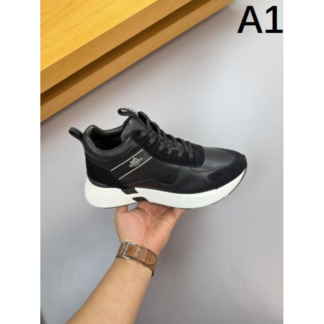 上品 エレガント HERMES エルメス コピー スニーカー 洗練 高級感