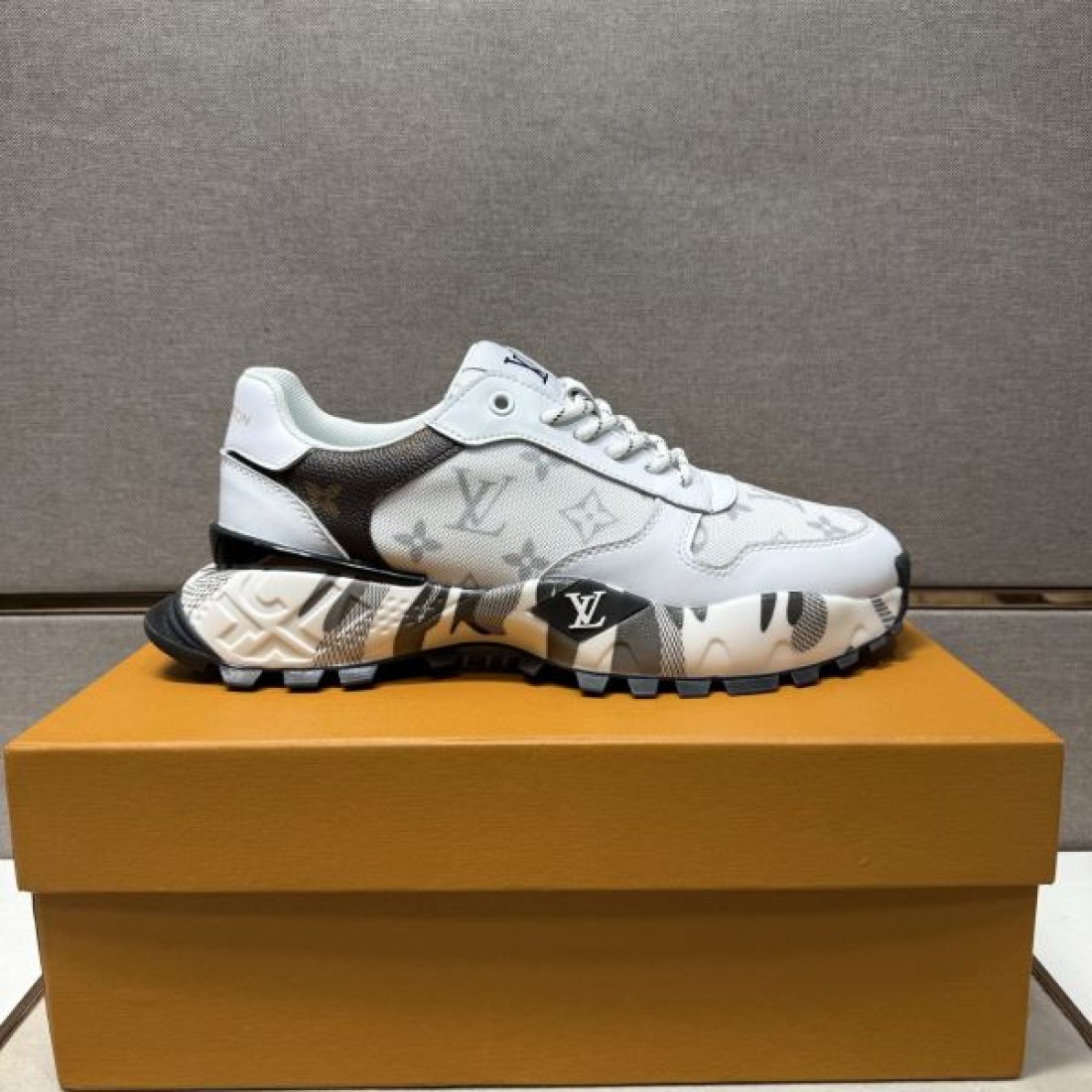 ラグジュアリー 王道 LOUIS VUITTON ルイヴィトン コピー スニーカー 上品 人気