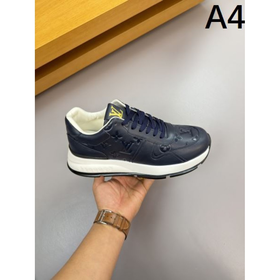  ラグジュアリー 王道 LOUIS VUITTON ルイヴィトン コピー スニーカー 安定感 人気