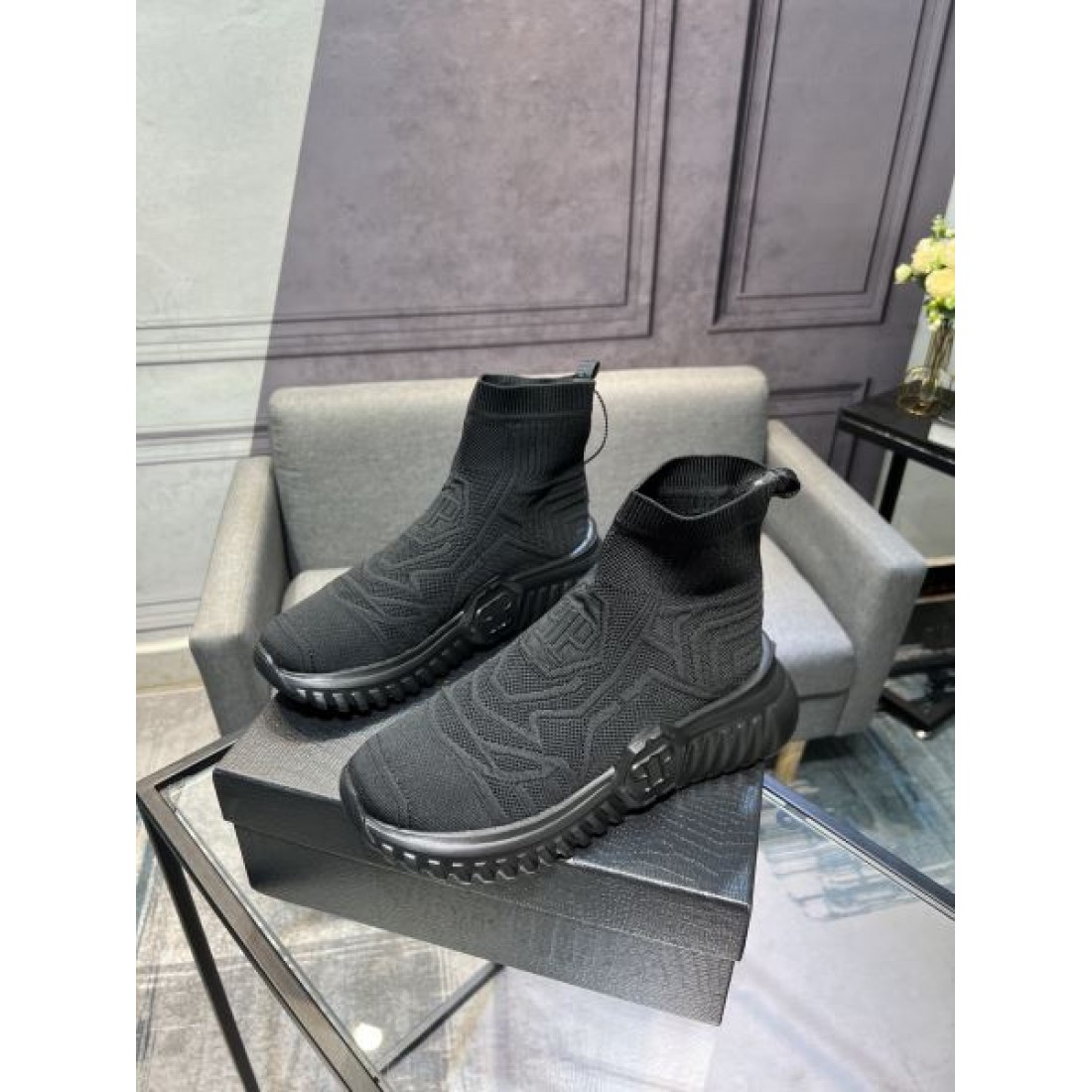 個性派 高級感 PHILIPP PLEIN フィリッププレイン コピー スニーカー 存在感 抜群