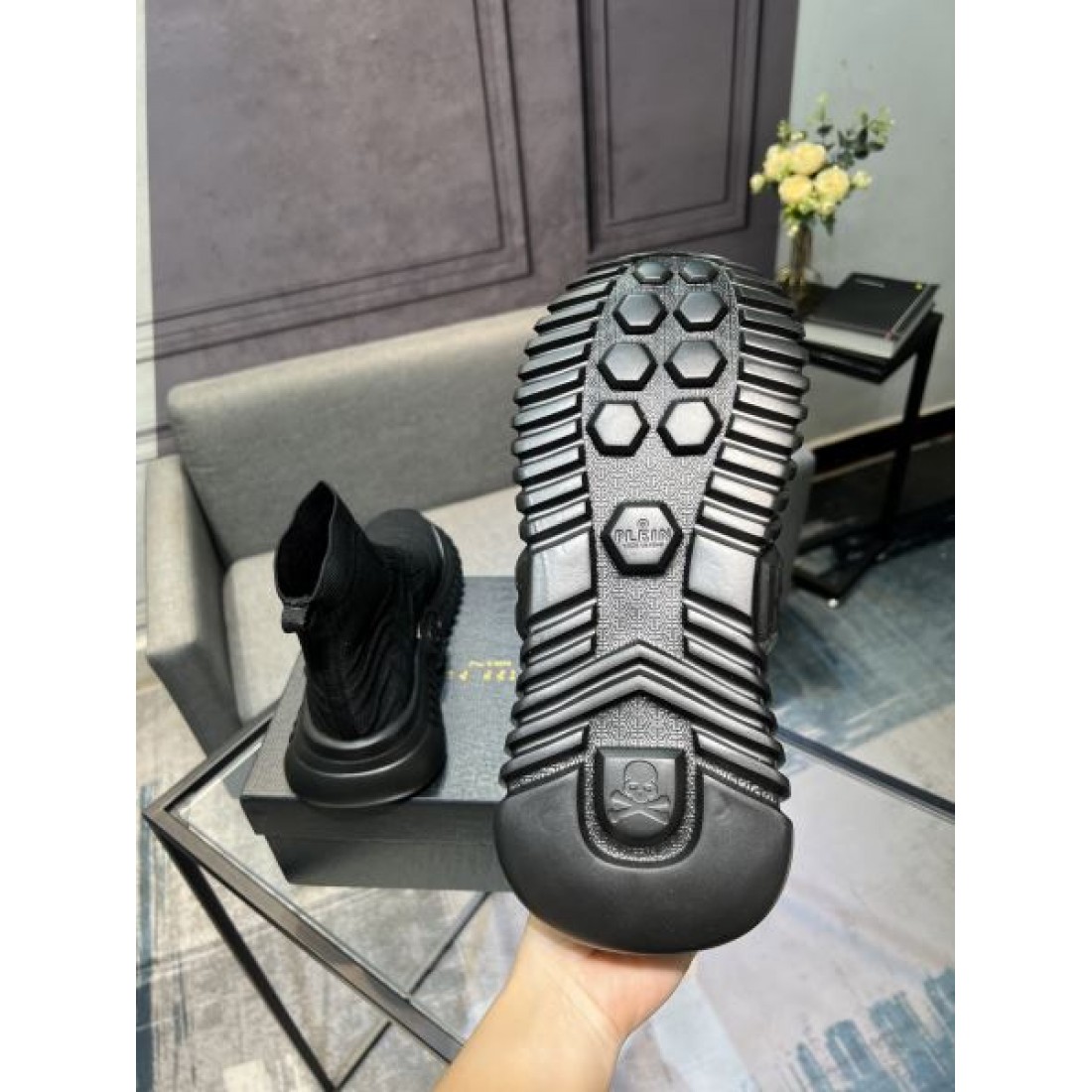 個性派 高級感 PHILIPP PLEIN フィリッププレイン コピー スニーカー 存在感 抜群