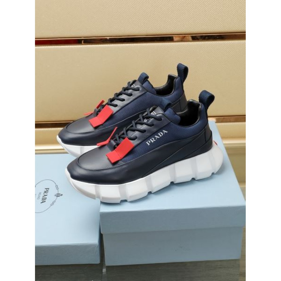 シンプル 高品質 PRADA プラダ コピー スニーカー 上品 洗練