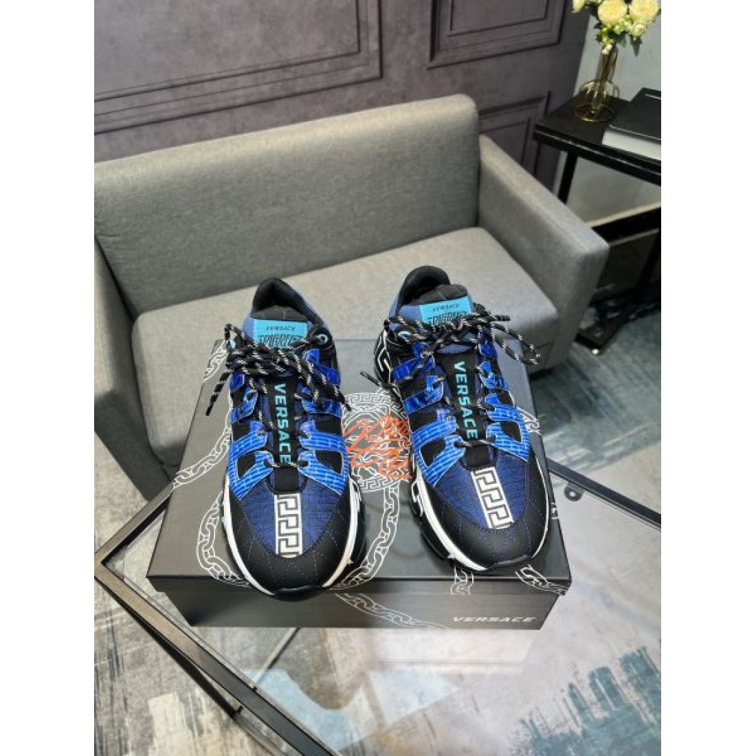 重厚感 ラグジュアリー VERSACE ヴェルサーチェ コピー スニーカー 華やか インパクト