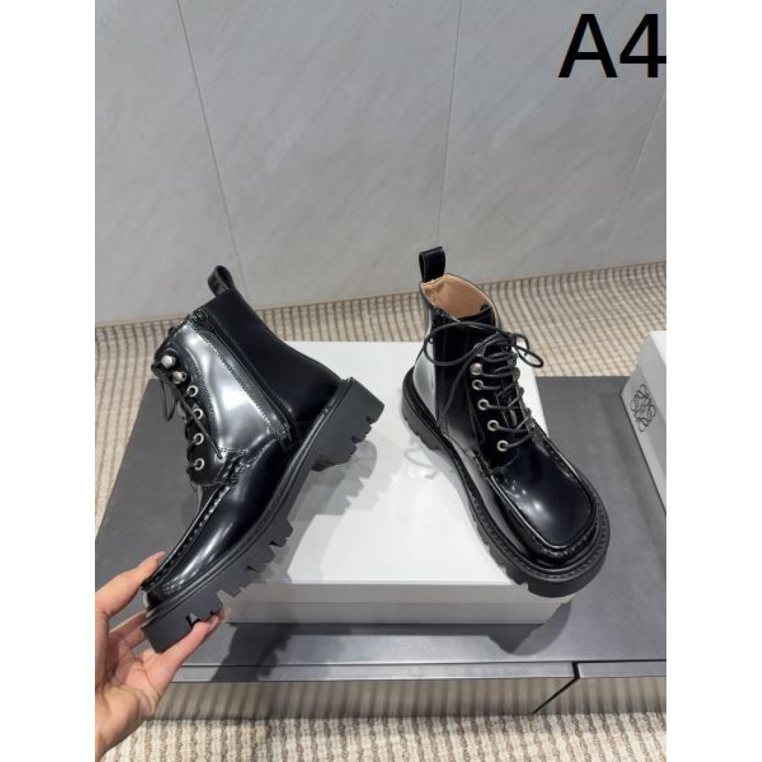 ミニマル 上品 LOEWE ロエベ スーパーコピー ブーツ 洗練 大人向け