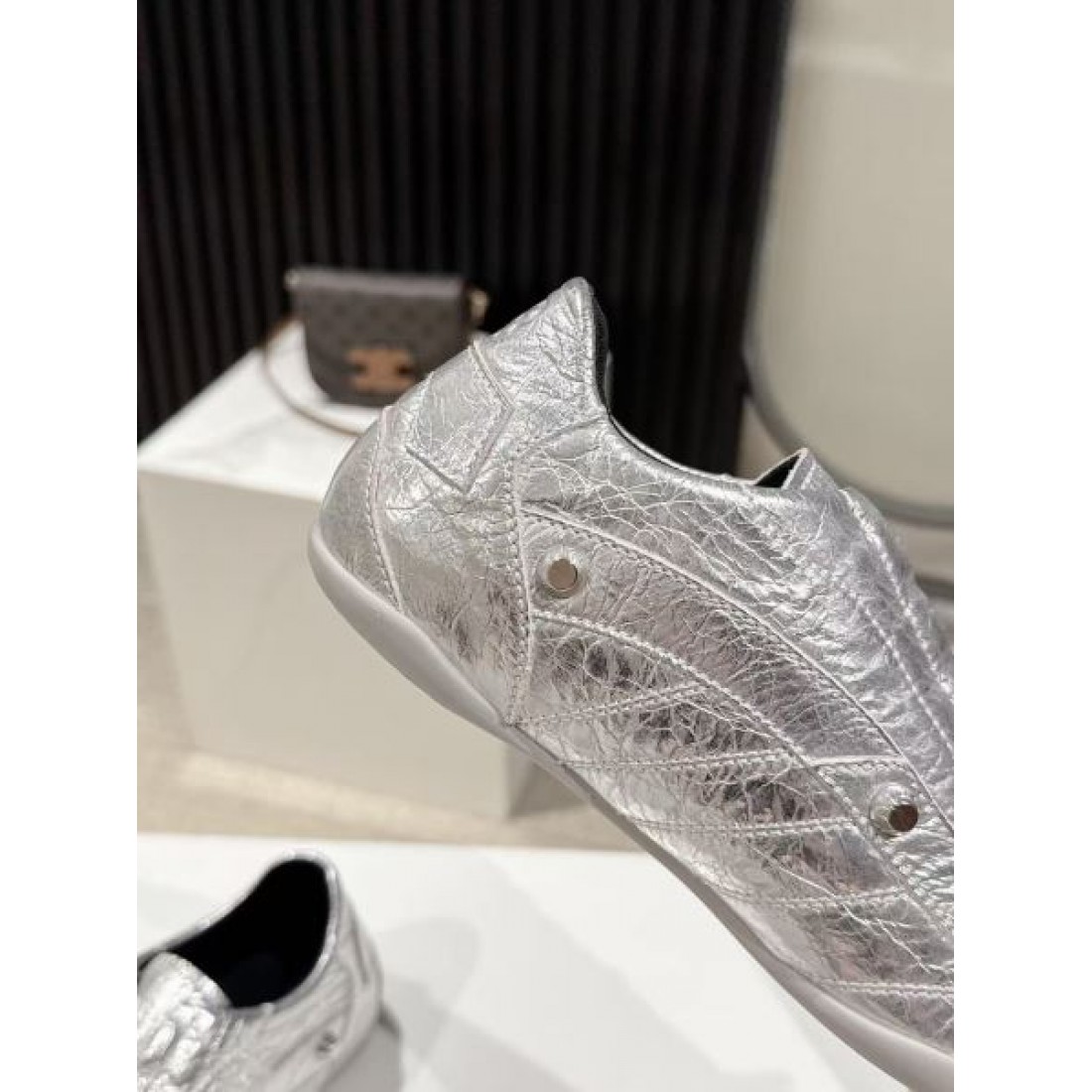  モダン 個性的 BALENCIAGA バレンシアガ コピー カジュアルシューズ 存在感 洗練