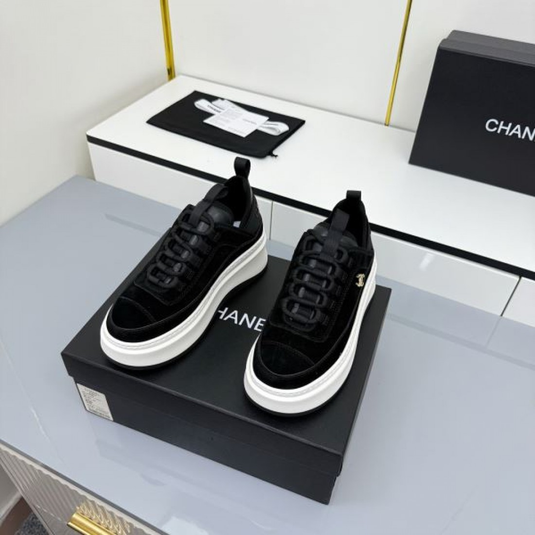上品 クラシック CHANEL シャネル コピー カジュアルシューズ 気品 高級感