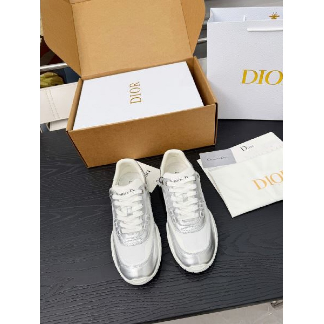 正統派 上質 DIOR ディオール コピー カジュアルシューズ 落ち着き 大人向け