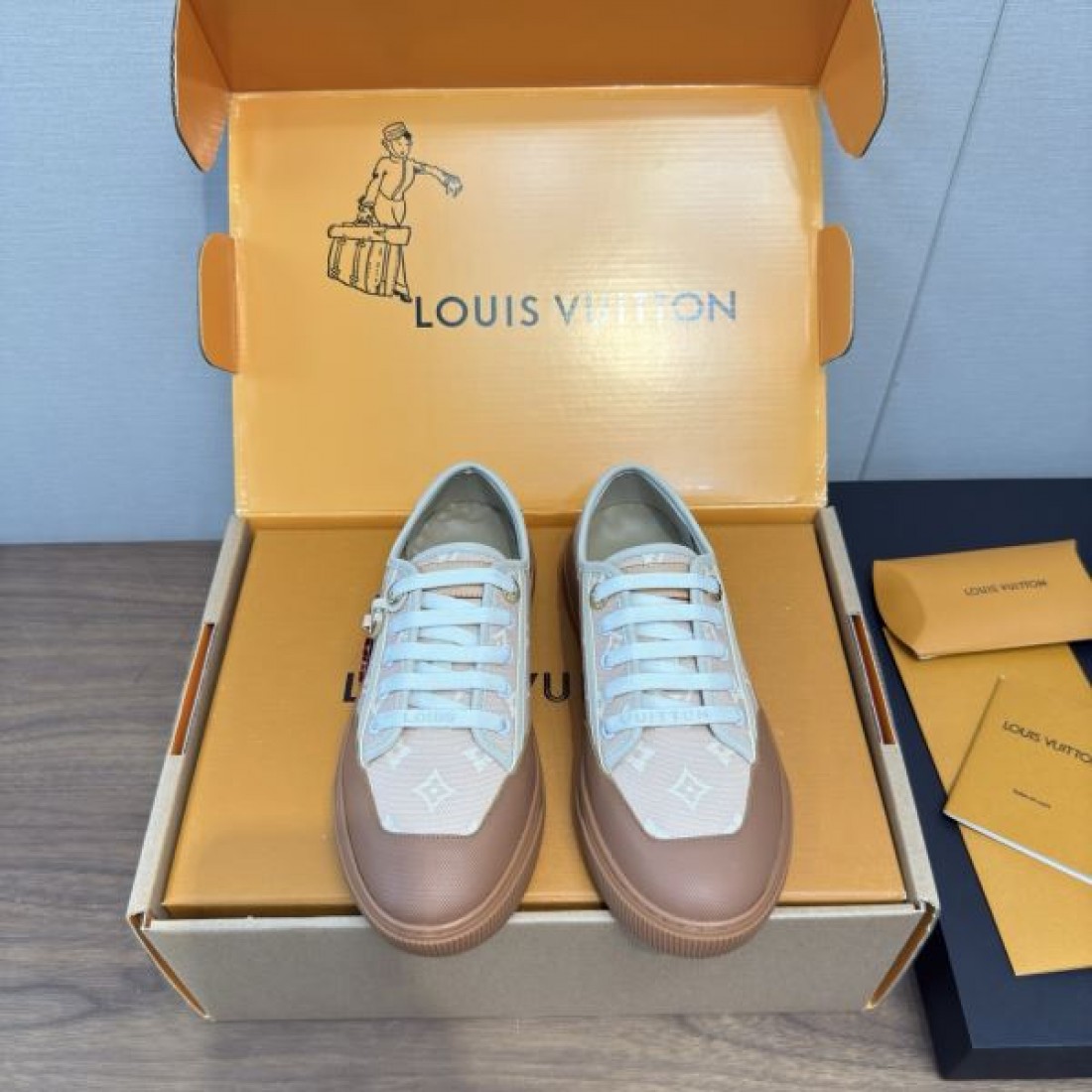 エレガント 高品質 LOUIS VUITTON ルイヴィトン コピー カジュアルシューズ 大人向け 洗練