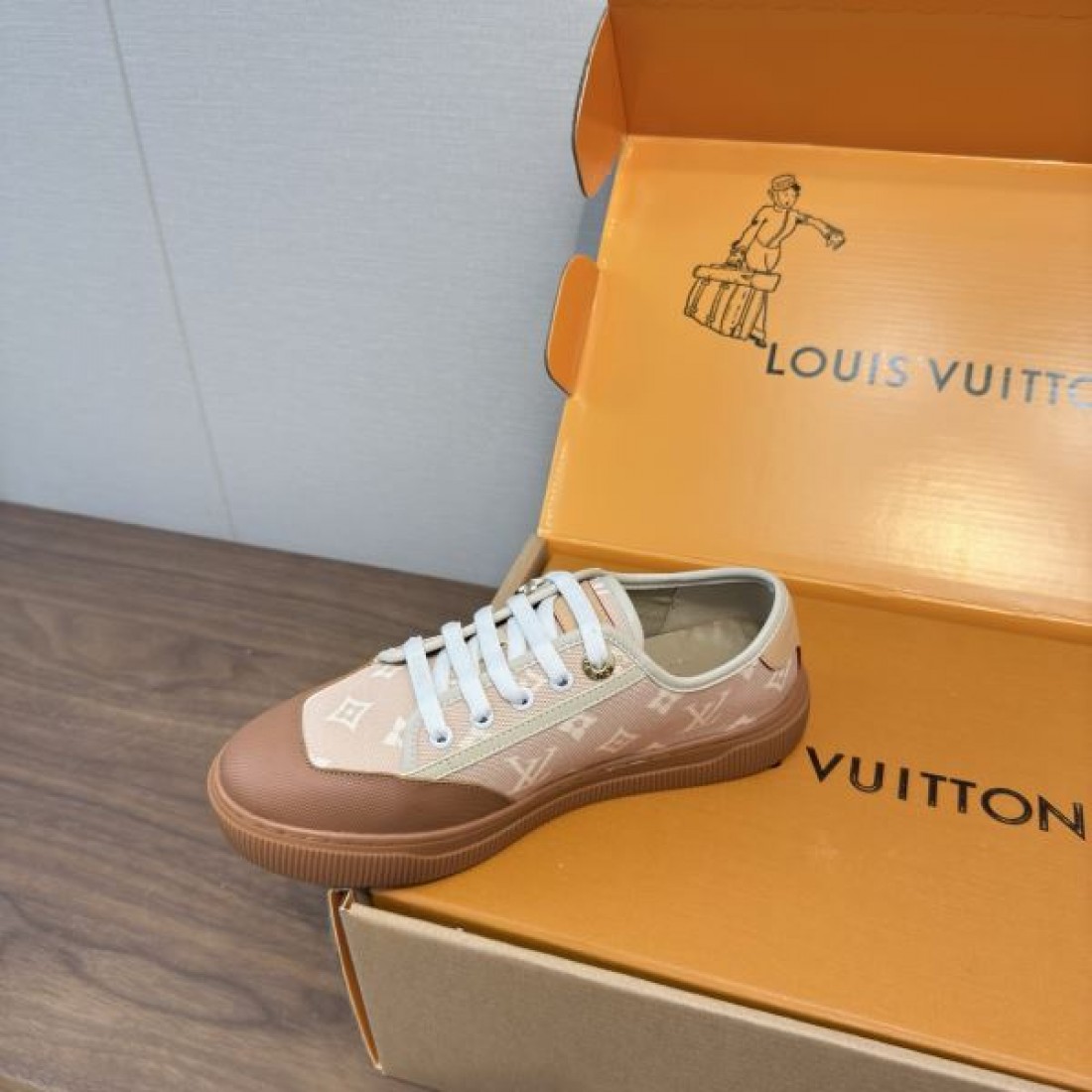 エレガント 高品質 LOUIS VUITTON ルイヴィトン コピー カジュアルシューズ 大人向け 洗練