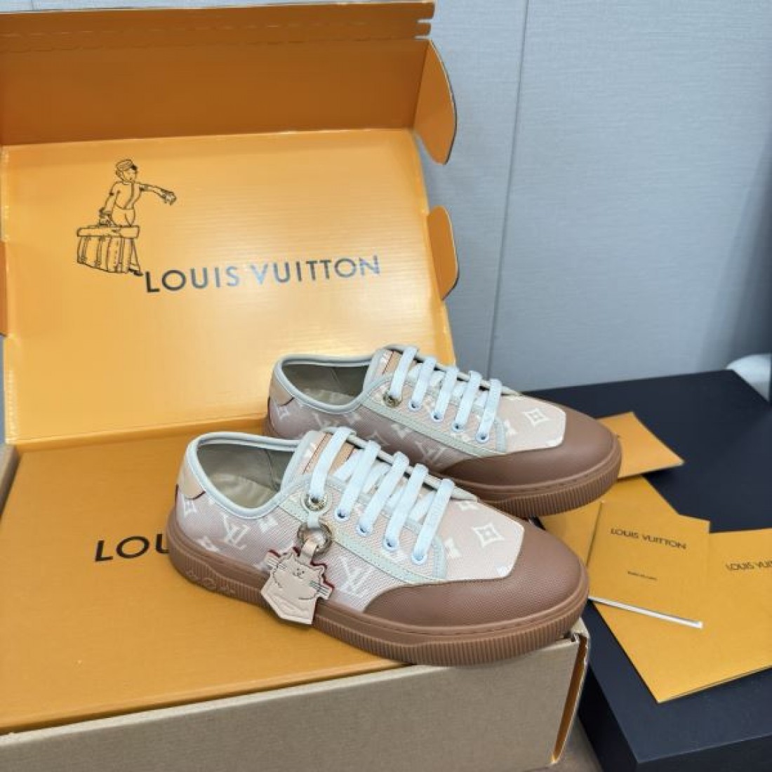 エレガント 高品質 LOUIS VUITTON ルイヴィトン コピー カジュアルシューズ 大人向け 洗練