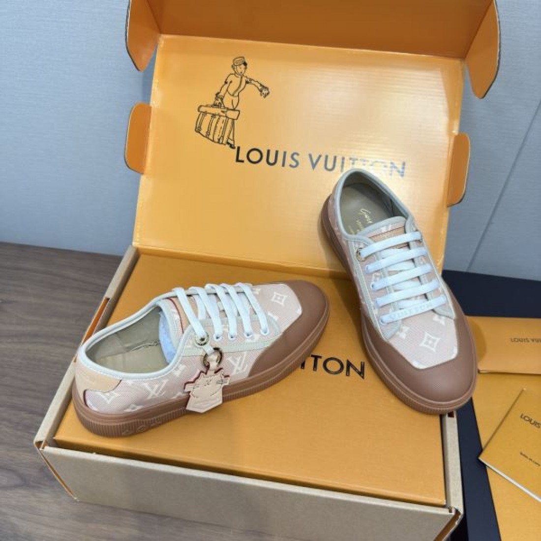 エレガント 高品質 LOUIS VUITTON ルイヴィトン コピー カジュアルシューズ 大人向け 洗練