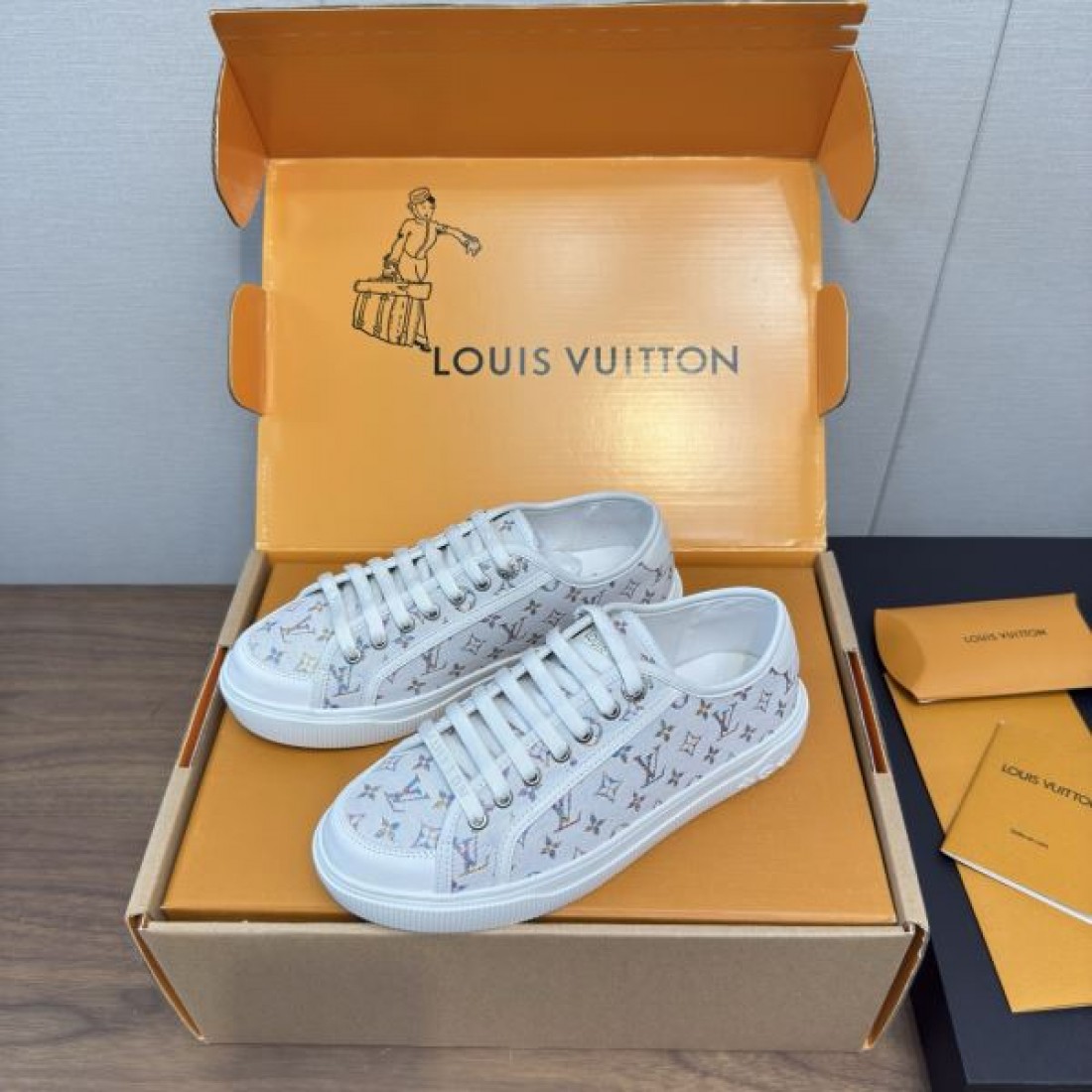 ラグジュアリー 王道 LOUIS VUITTON ルイヴィトン コピー カジュアルシューズ 上品 人気