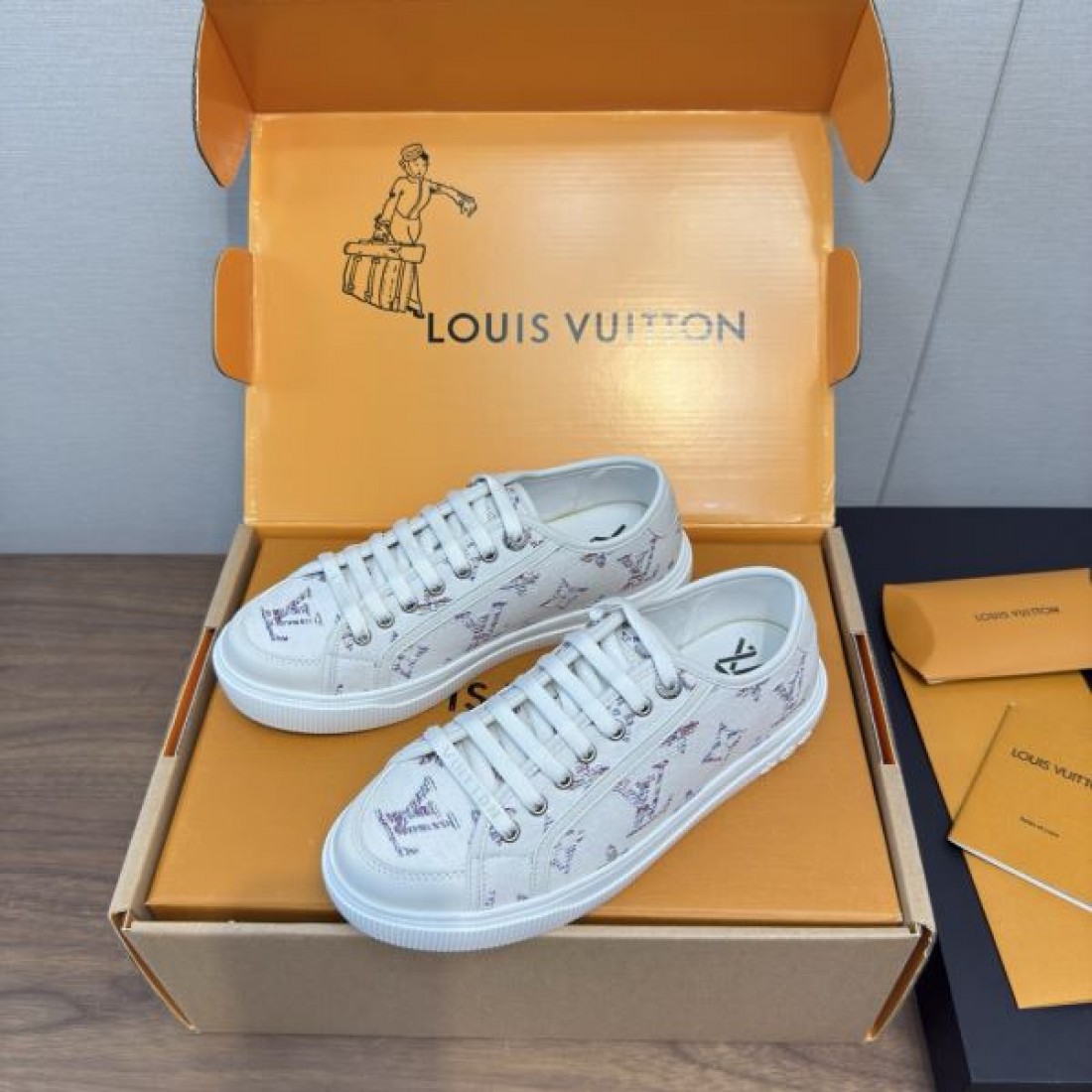 上質 高級感 LOUIS VUITTON ルイヴィトン コピー カジュアルシューズ 洗練 定番