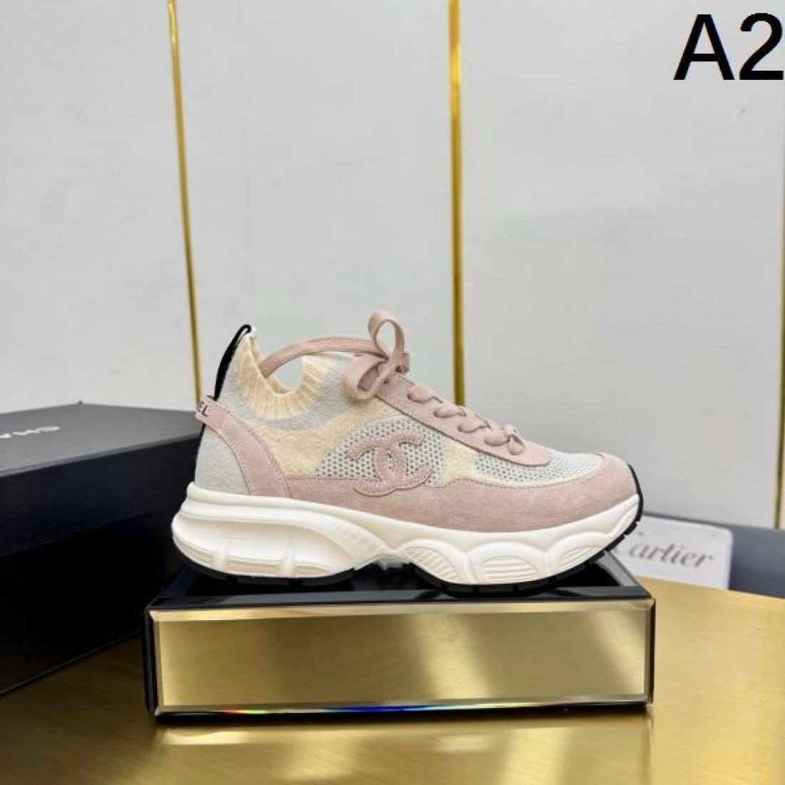 スタイリッシュ 高級感 CHANEL シャネル コピー スニーカー 洗練 人気