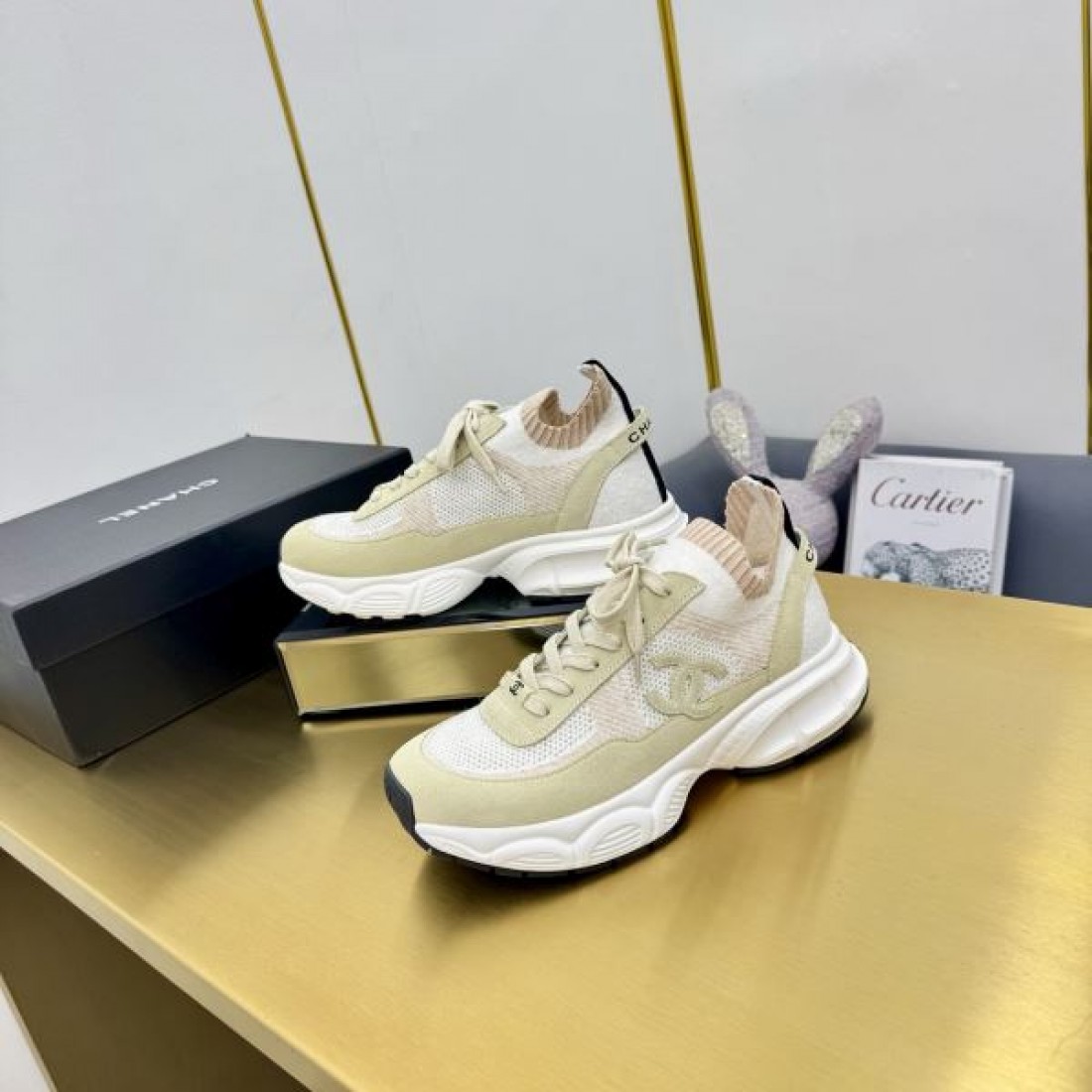 スタイリッシュ 高級感 CHANEL シャネル コピー スニーカー 洗練 人気