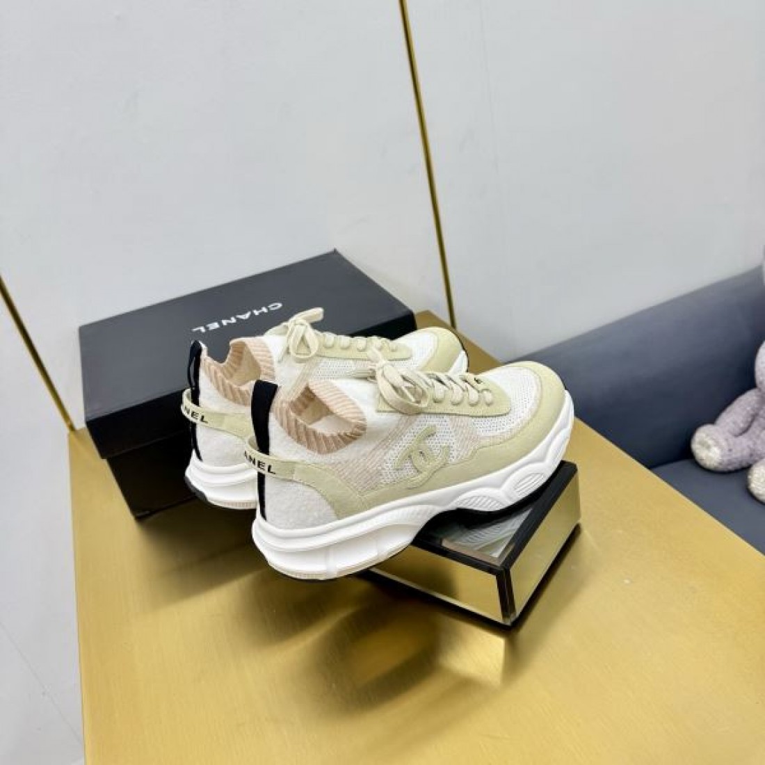 スタイリッシュ 高級感 CHANEL シャネル コピー スニーカー 洗練 人気