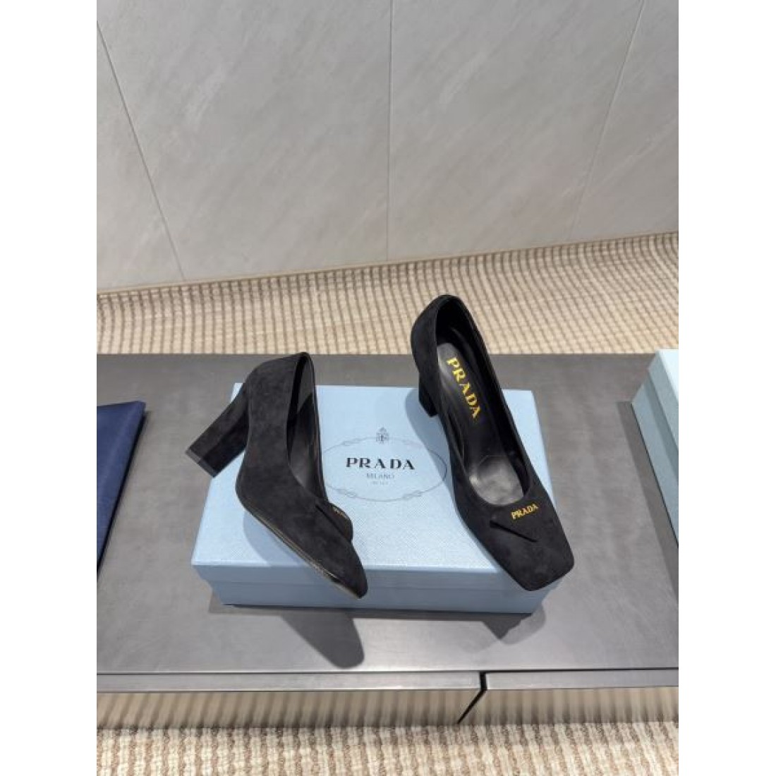 上品 高品質 PRADA プラダ コピー ハイヒール 美脚効果 洗練