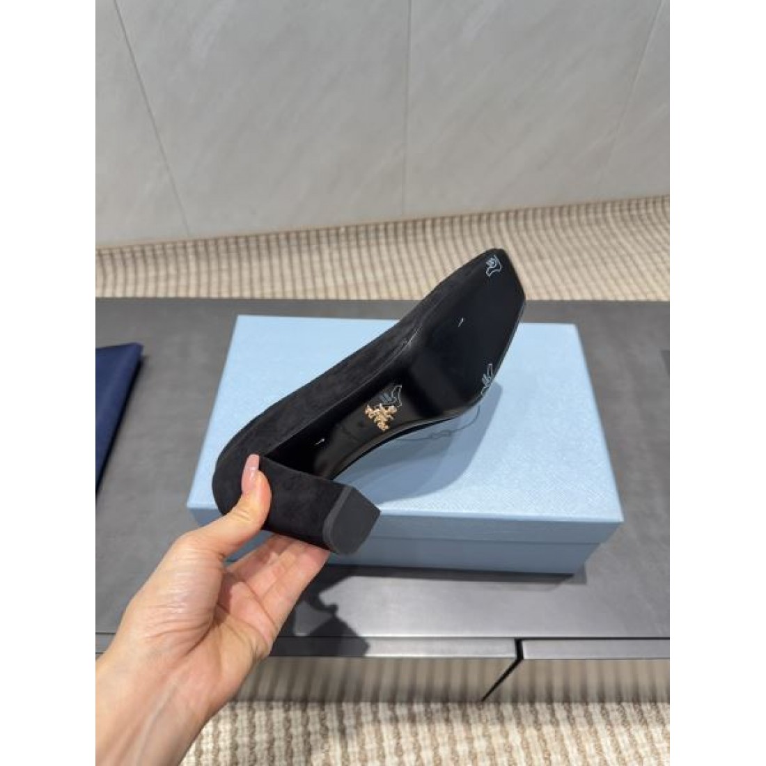 上品 高品質 PRADA プラダ コピー ハイヒール 美脚効果 洗練