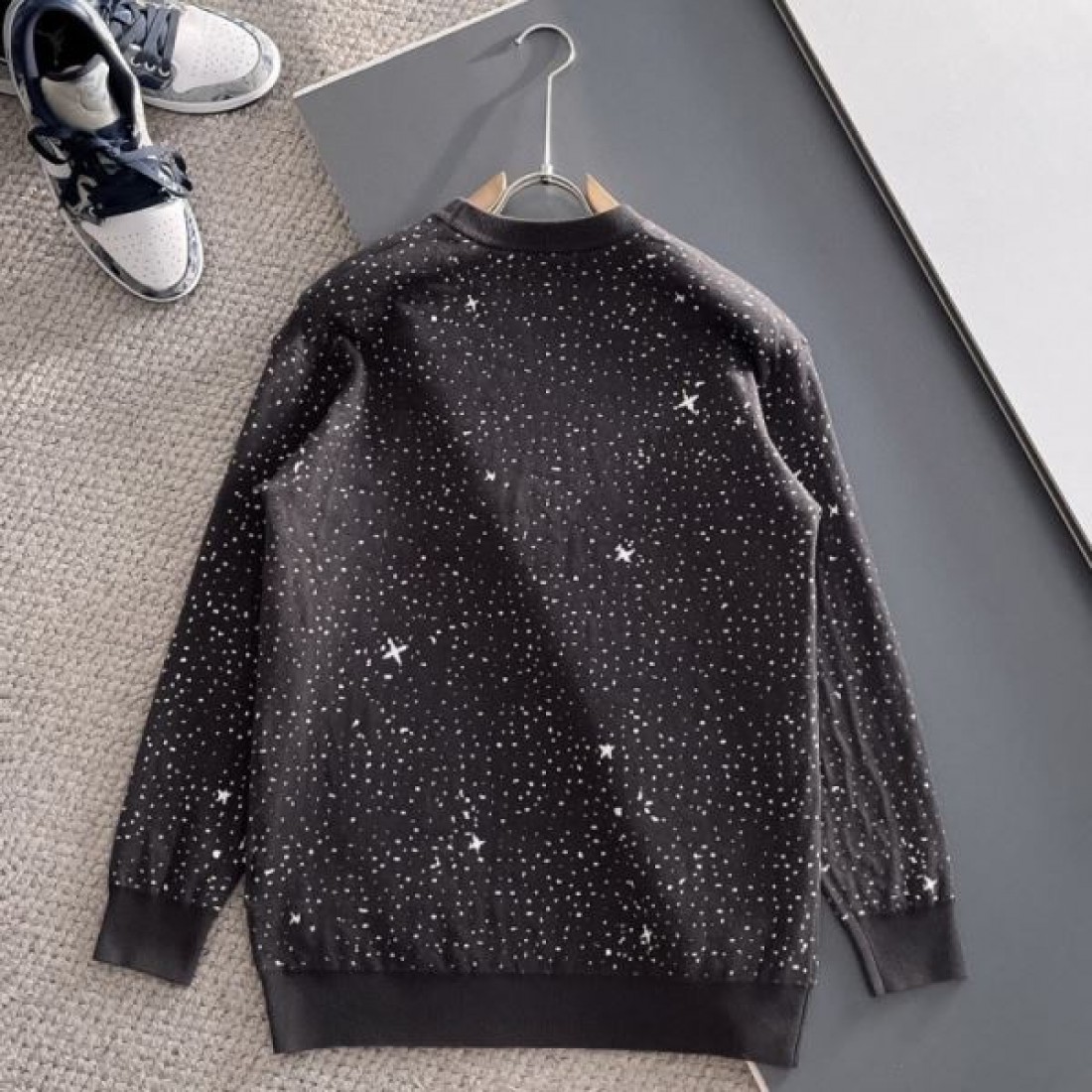  オーバーサイズ 都会的 高級感 BALENCIAGA バレンシアガ コピー セーター 主役級