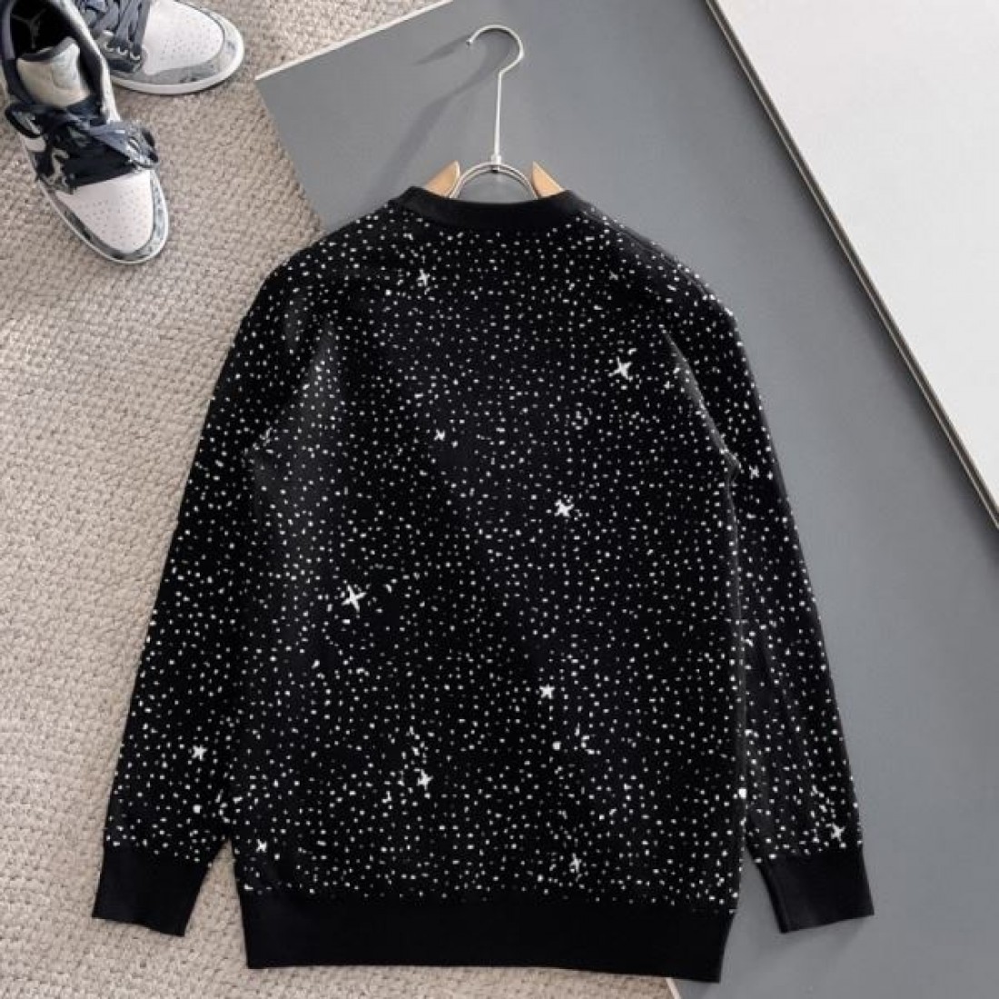  オーバーサイズ 都会的 高級感 BALENCIAGA バレンシアガ コピー セーター 主役級