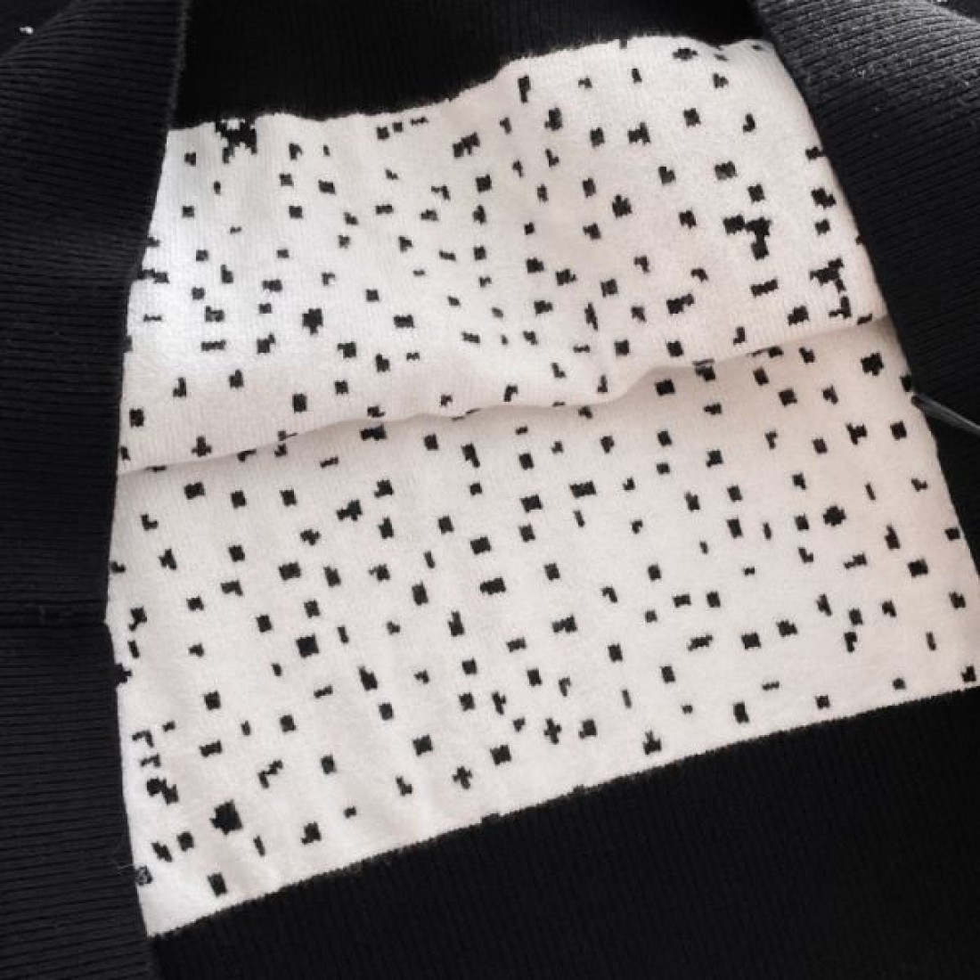  オーバーサイズ 都会的 高級感 BALENCIAGA バレンシアガ コピー セーター 主役級