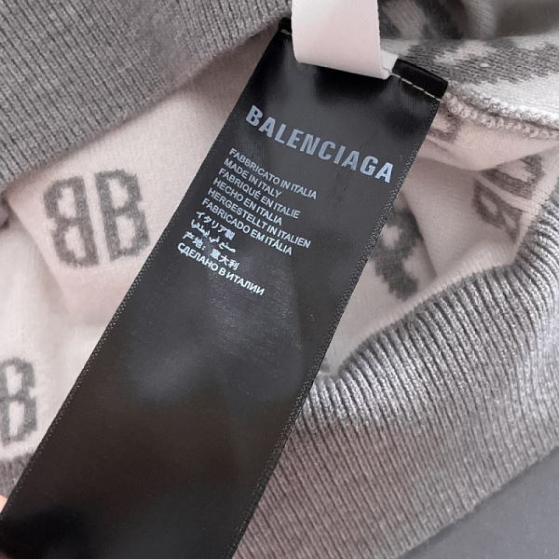  モード感 前衛的 トレンド BALENCIAGA バレンシアガ コピー セーター 存在感