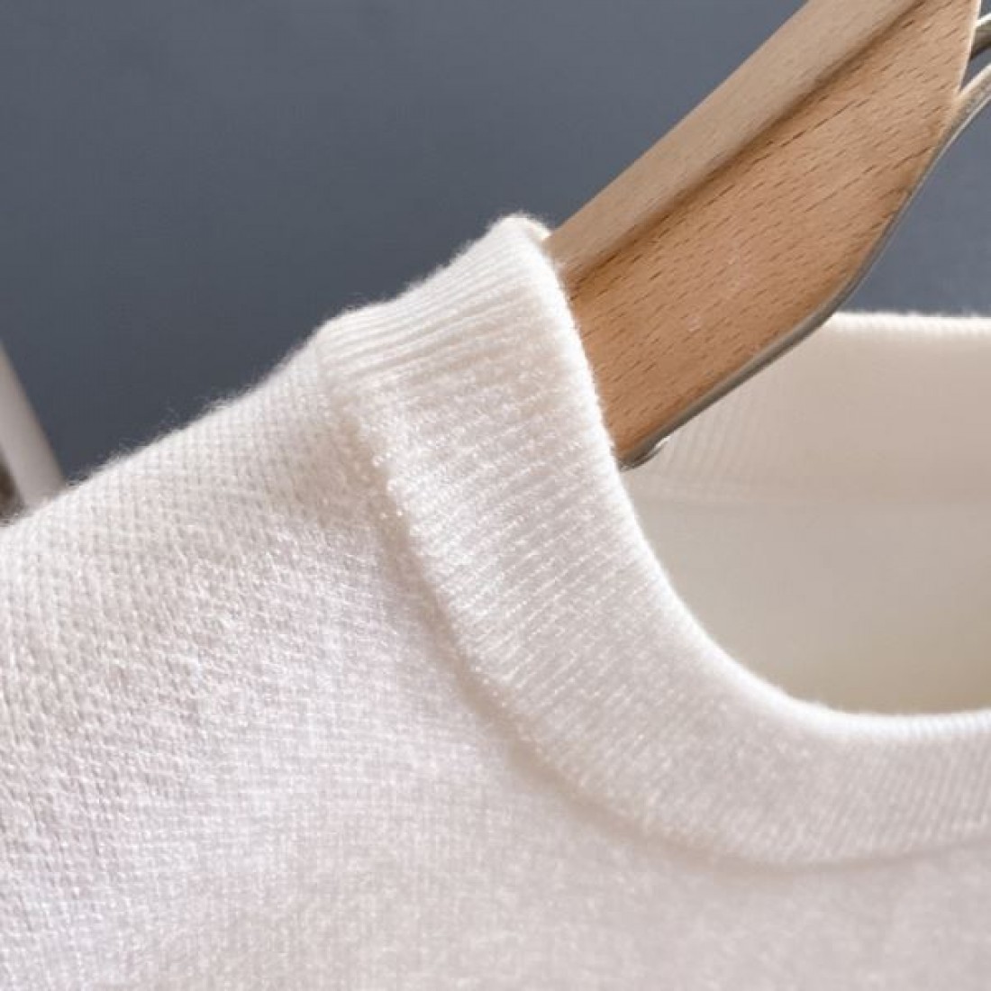 上品 ミニマル 高級 DIOR ディオール コピー セーター 落ち着き 端正 定評