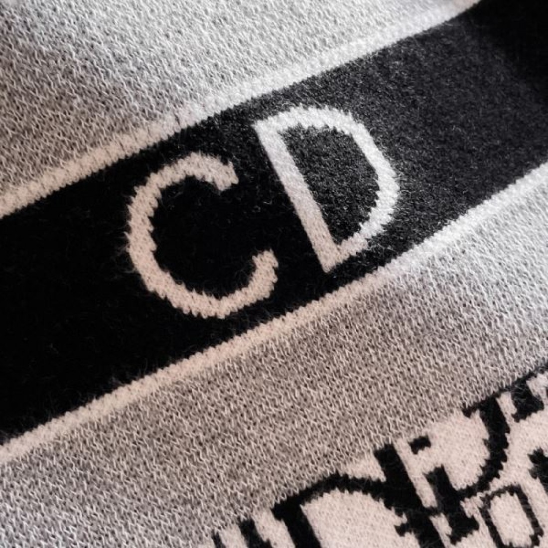 上品 ミニマル 高級 DIOR ディオール コピー セーター 落ち着き きれいめ 定番