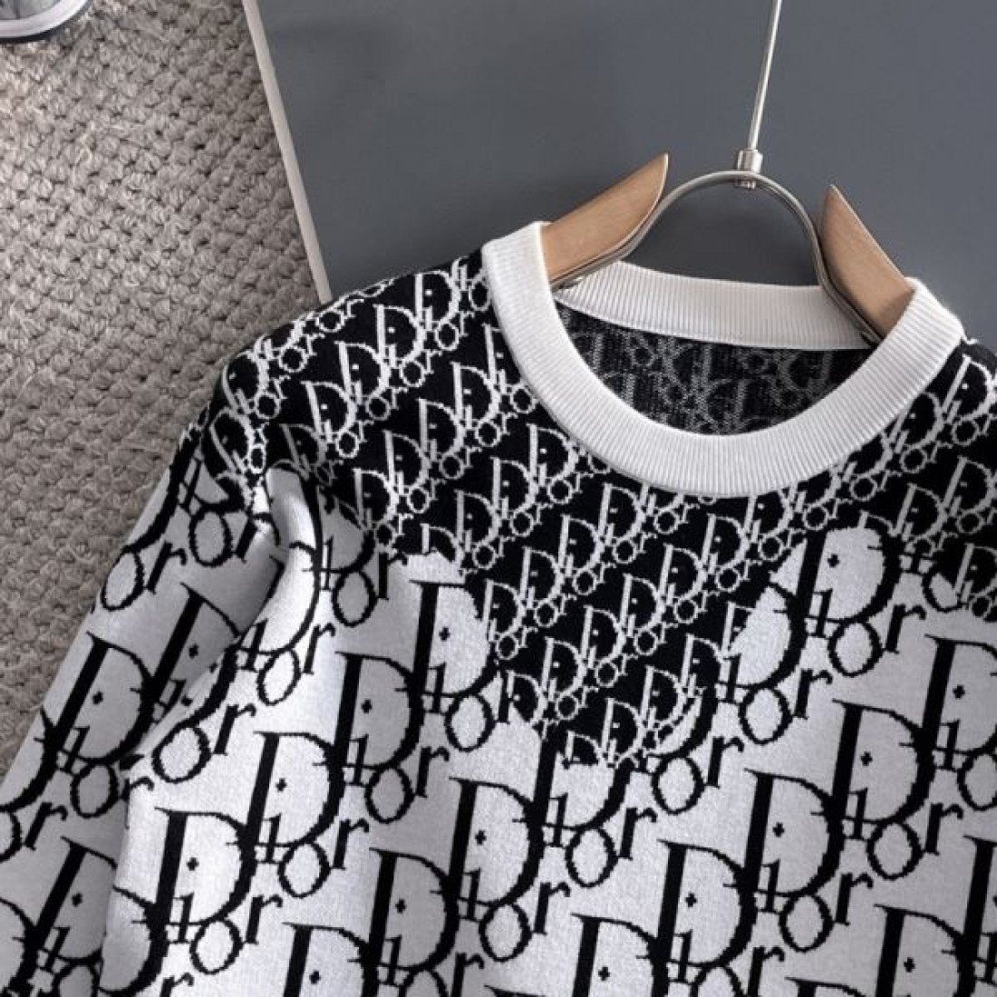 繊細 フェミニン 上質感 DIOR ディオール コピー セーター 美シルエット 洗練 人気