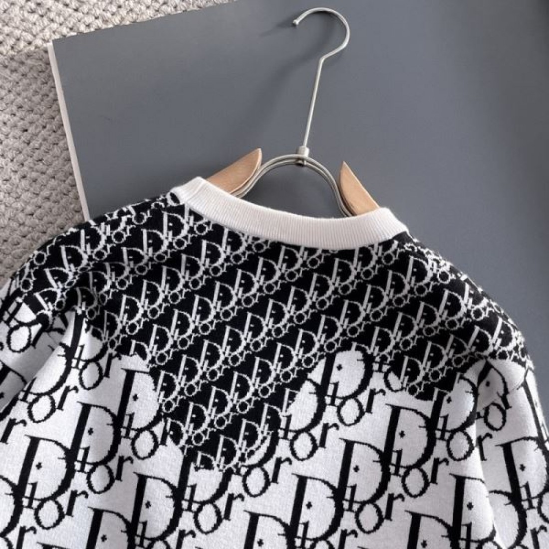 繊細 フェミニン 上質感 DIOR ディオール コピー セーター 美シルエット 洗練 人気