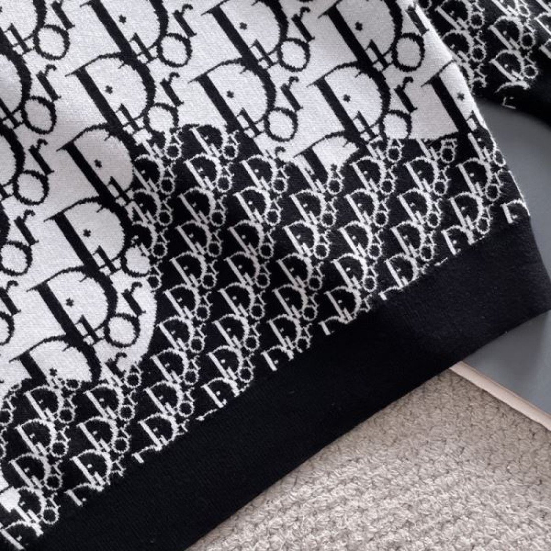 繊細 フェミニン 上質感 DIOR ディオール コピー セーター 美シルエット 洗練 人気