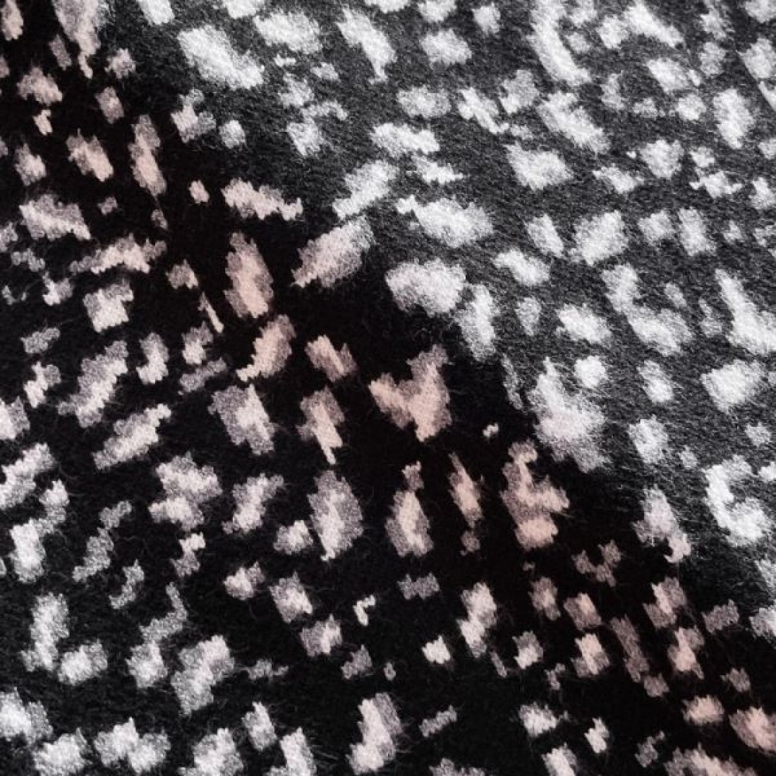 モード感 派手 高級感 GUCCI グッチ コピー セーター 主役級 デザイン性 人気